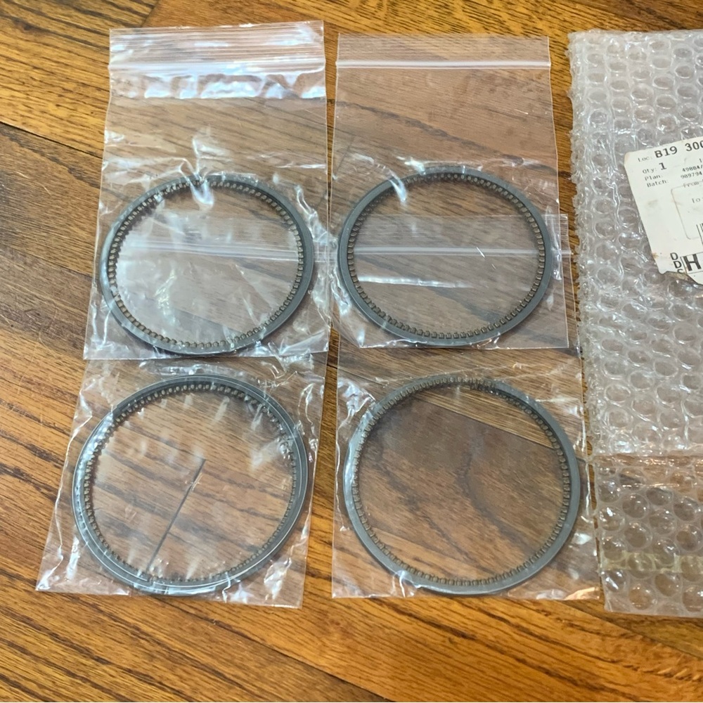 12033-ZB00A Nissan Ring Piston Set NWT
Replace Part# 12033-8J010
Altima & Sentra